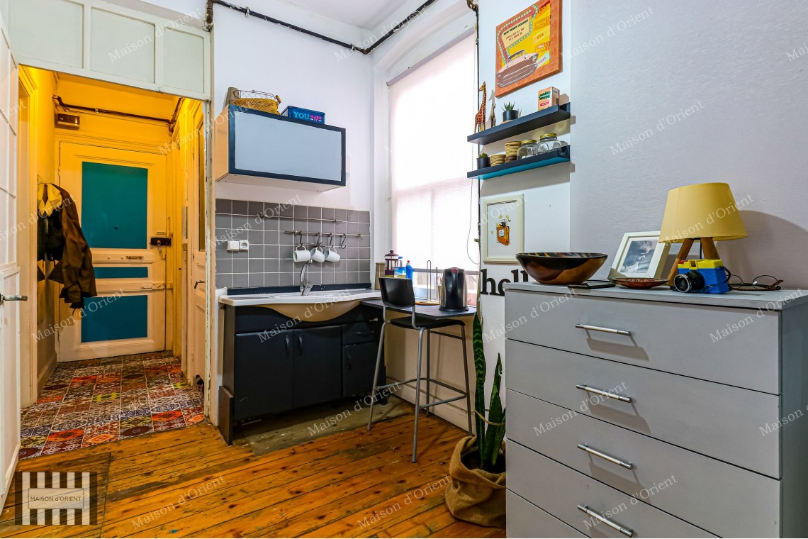 2+1, 80sqm Flat for Sale in Historical Building, Galata