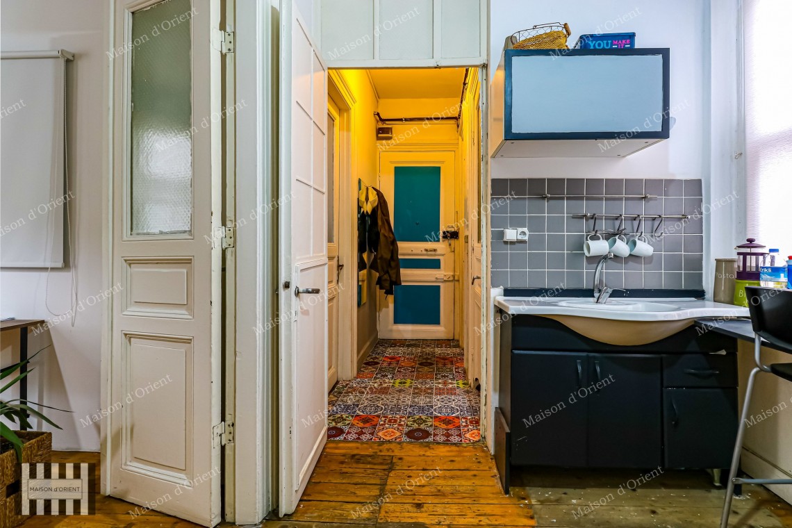 2+1, 80sqm Flat for Sale in Historical Building, Galata