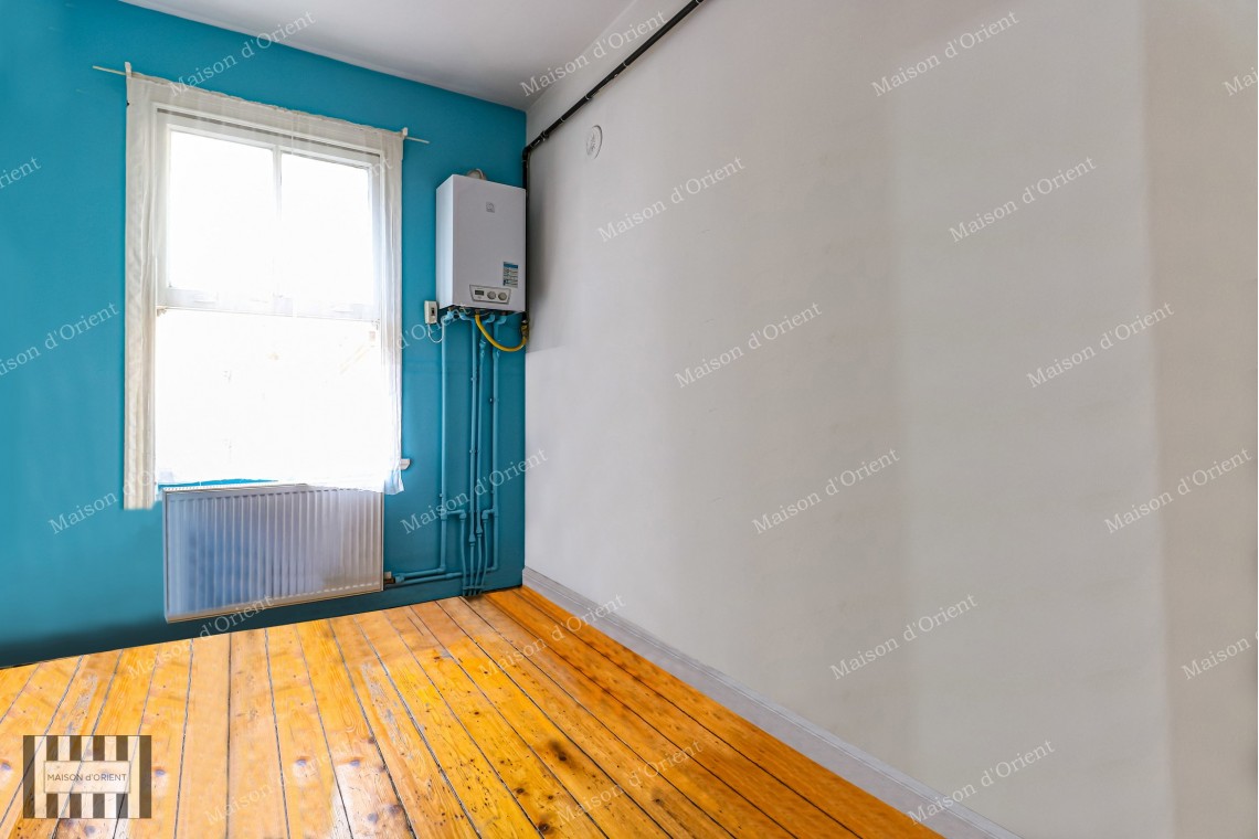2+1, 80sqm Flat for Sale in Historical Building, Galata