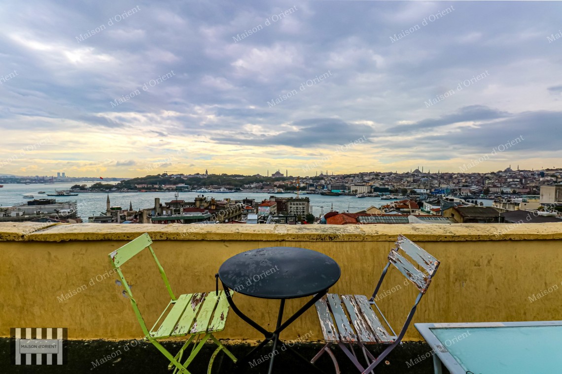 2+1, 80sqm Flat for Sale in Historical Building, Galata