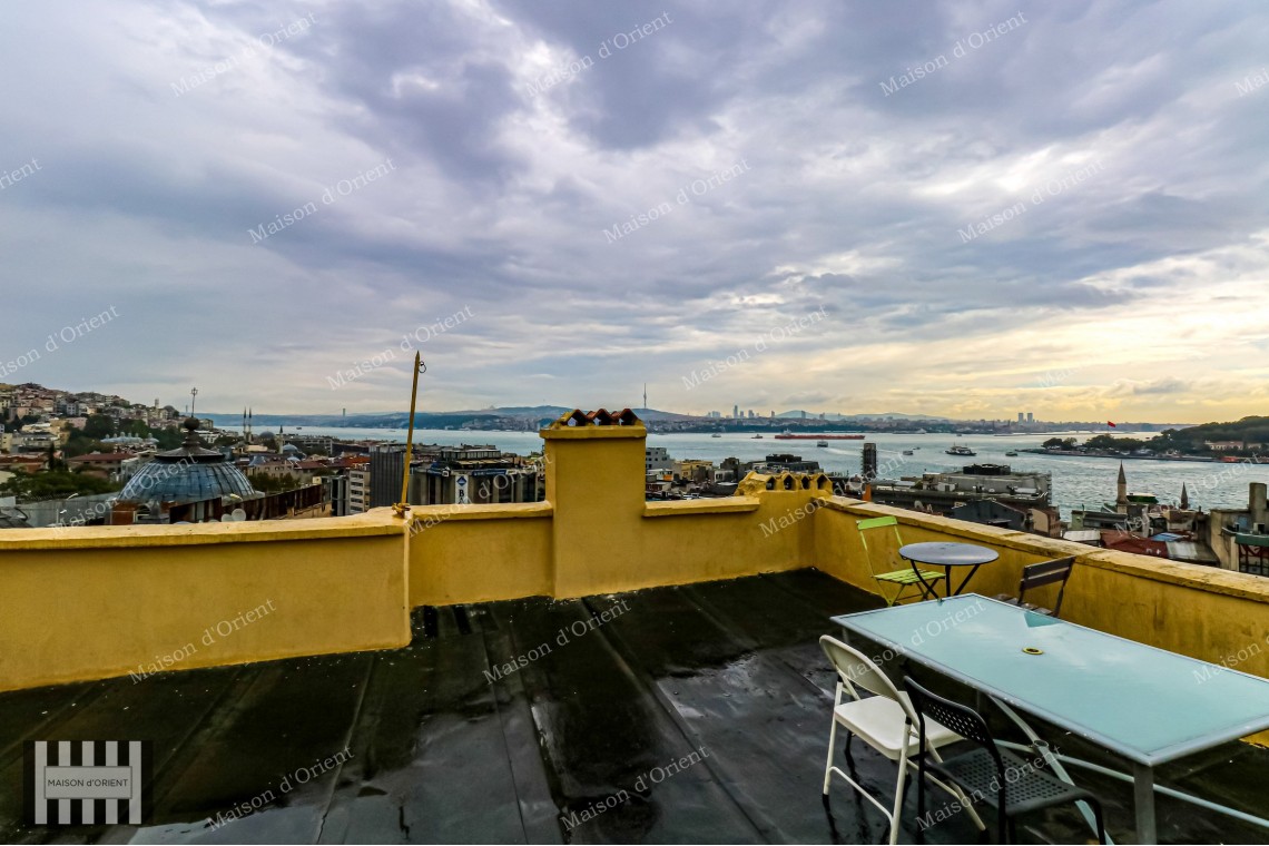 2+1, 80sqm Flat for Sale in Historical Building, Galata
