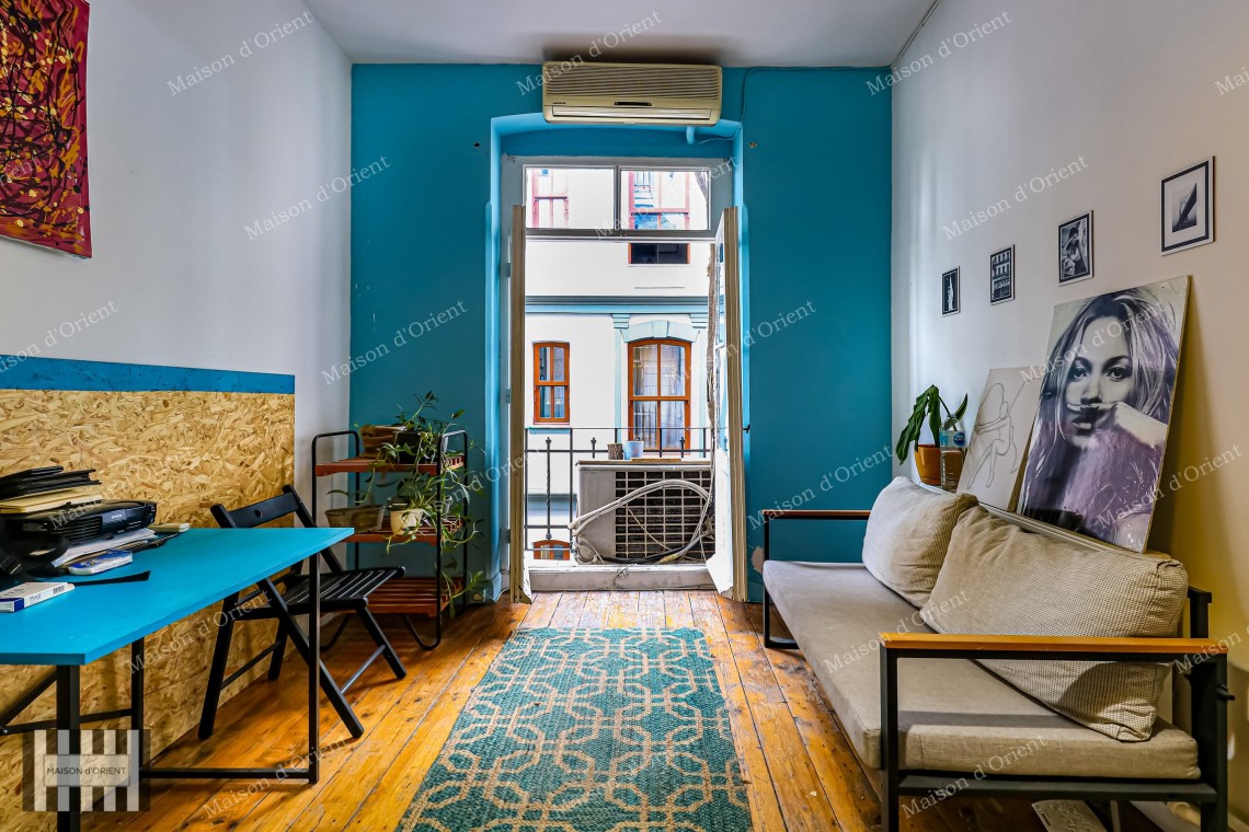 2+1, 80sqm Flat for Sale in Historical Building, Galata