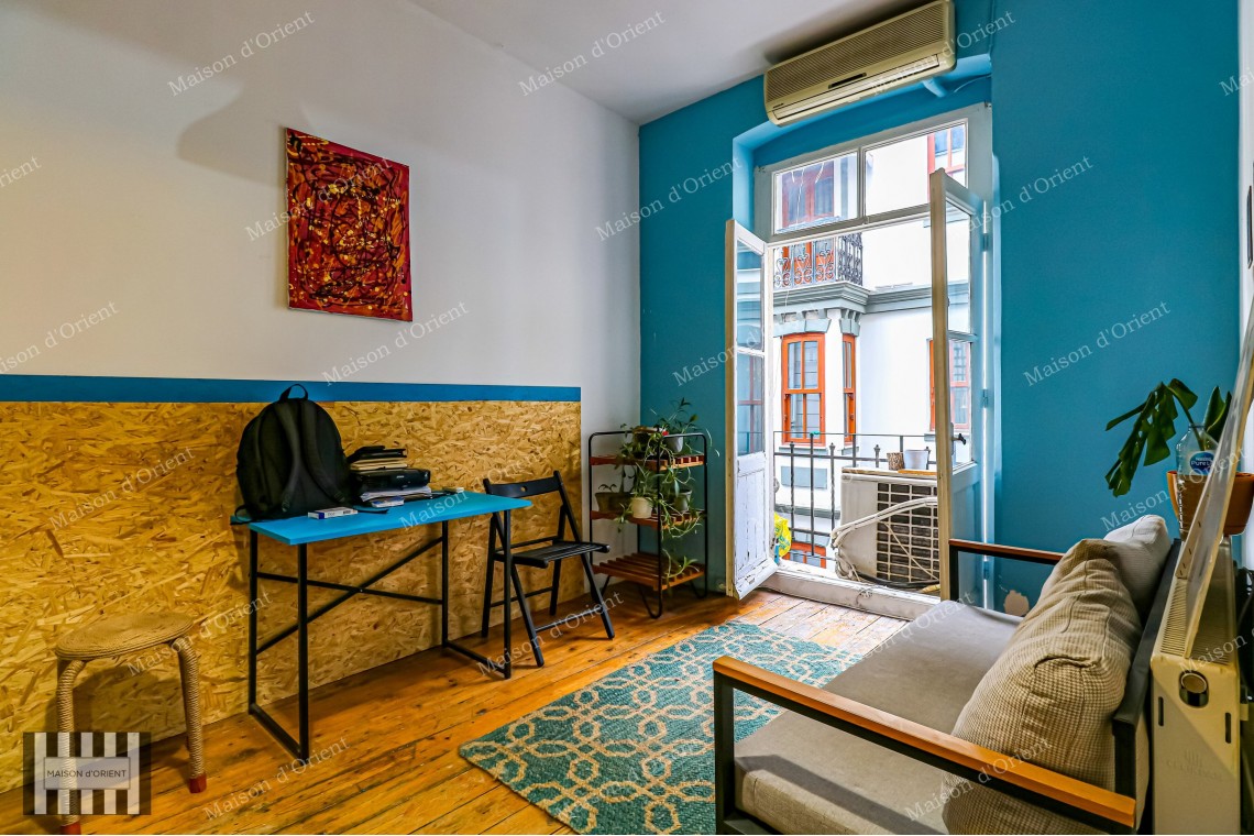 2+1, 80sqm Flat for Sale in Historical Building, Galata