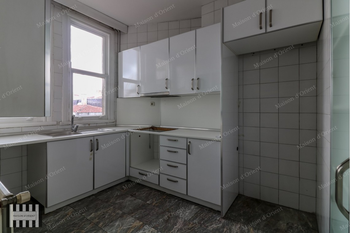 2+1 Historical Flat for Rent in Historical Building, Cihangir