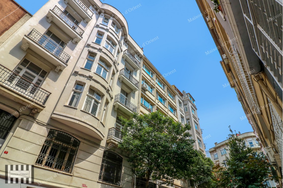 2+1 Historical Flat for Rent in Historical Building, Cihangir