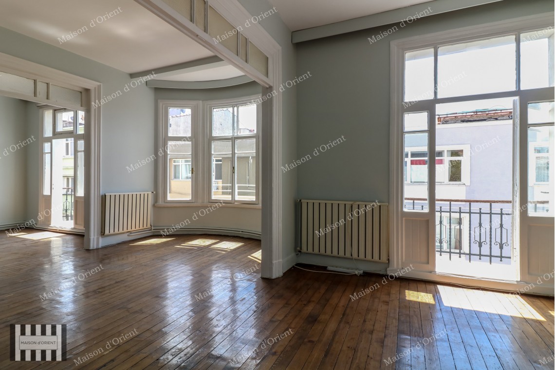 2+1 Historical Flat for Rent in Historical Building, Cihangir