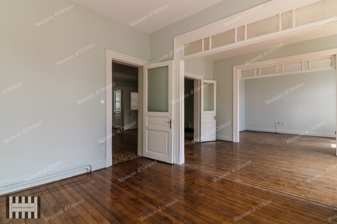 2+1 Historical Flat for Rent in Historical Building, Cihangir