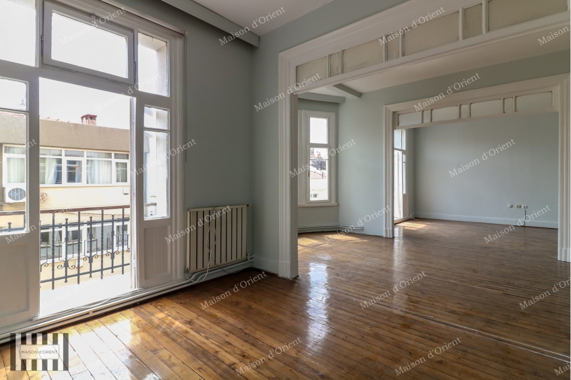 2+1 Historical Flat for Rent in Historical Building, Cihangir