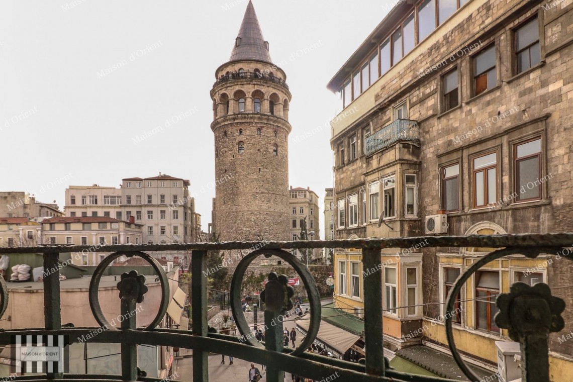  2+1 Rental Flat with Balcony and View in Galata Historical Building