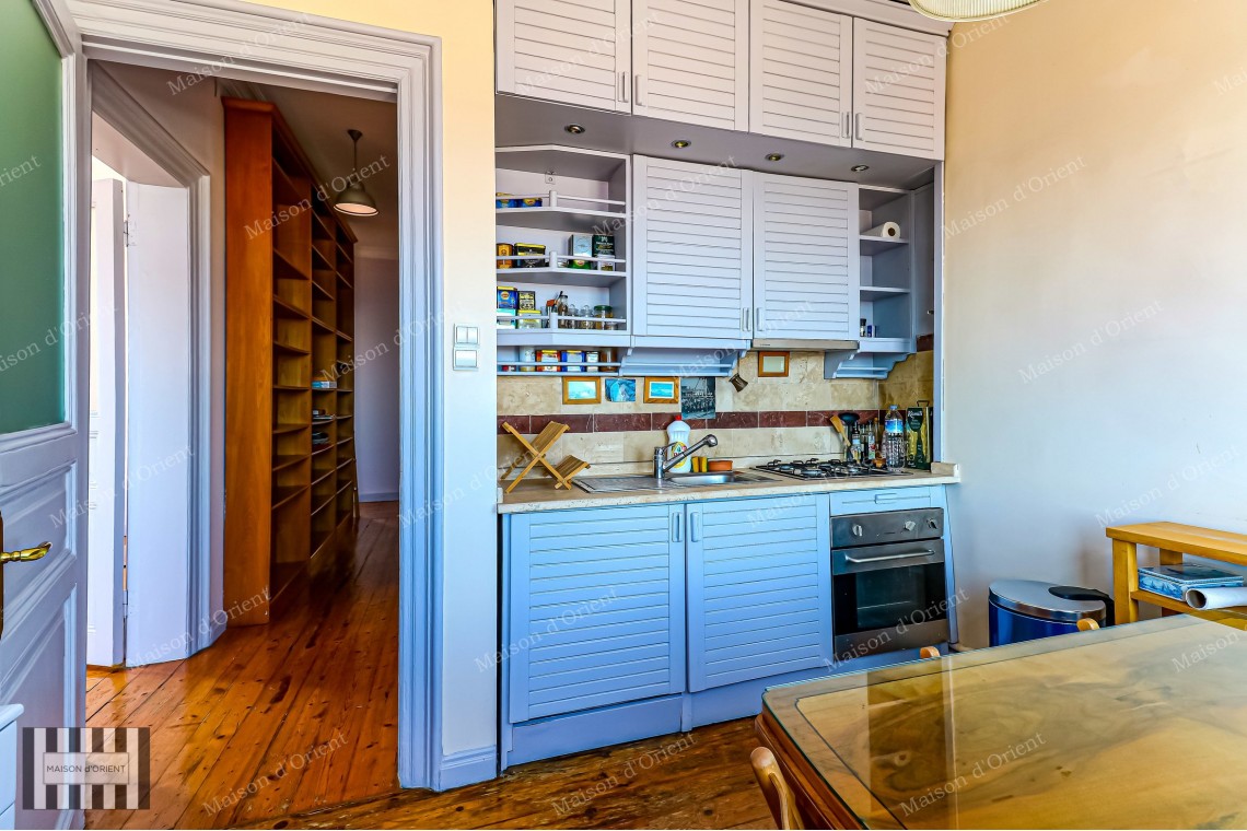 3+1 Flat for Sale with Panoramic View in Historical Building, Galata