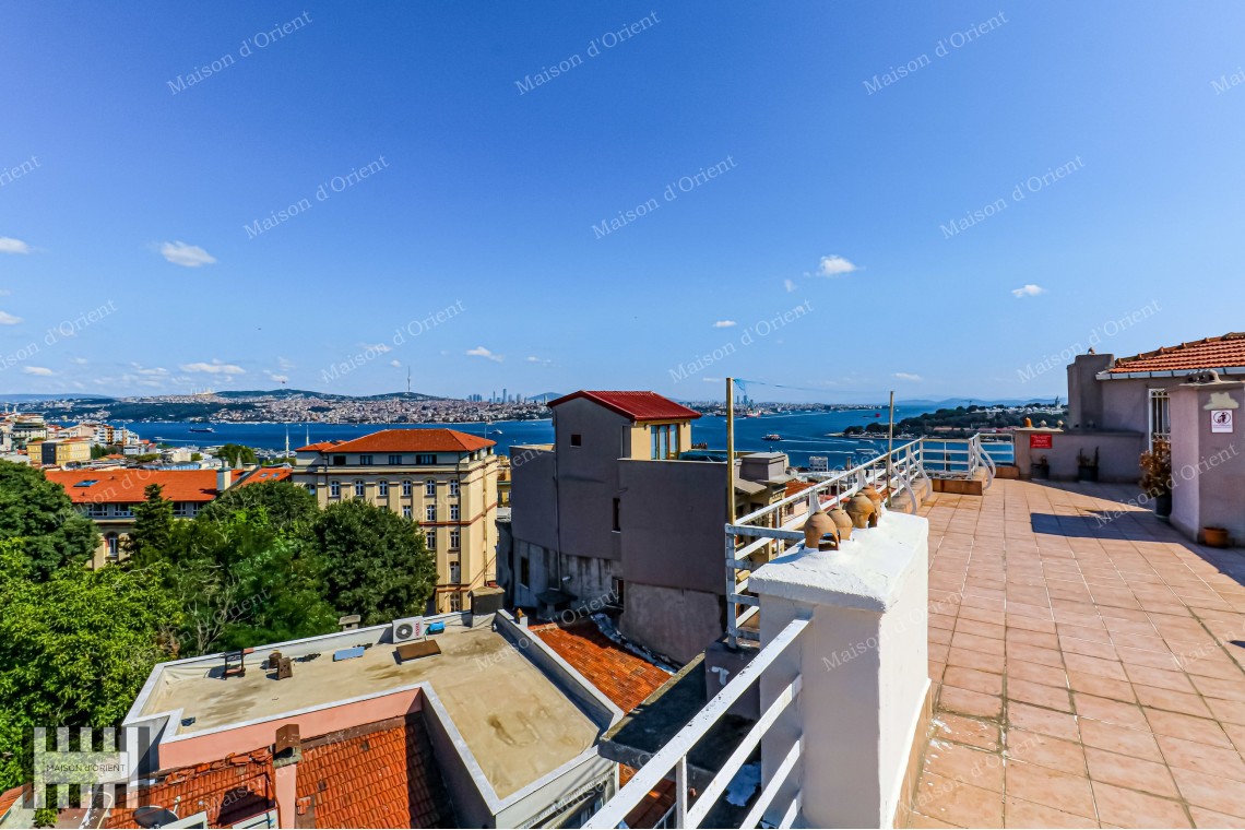 3+1 Flat for Sale with Panoramic View in Historical Building, Galata