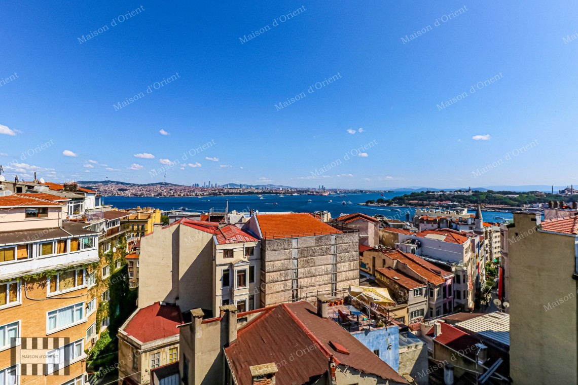 3+1 Flat for Sale with Panoramic View in Historical Building, Galata