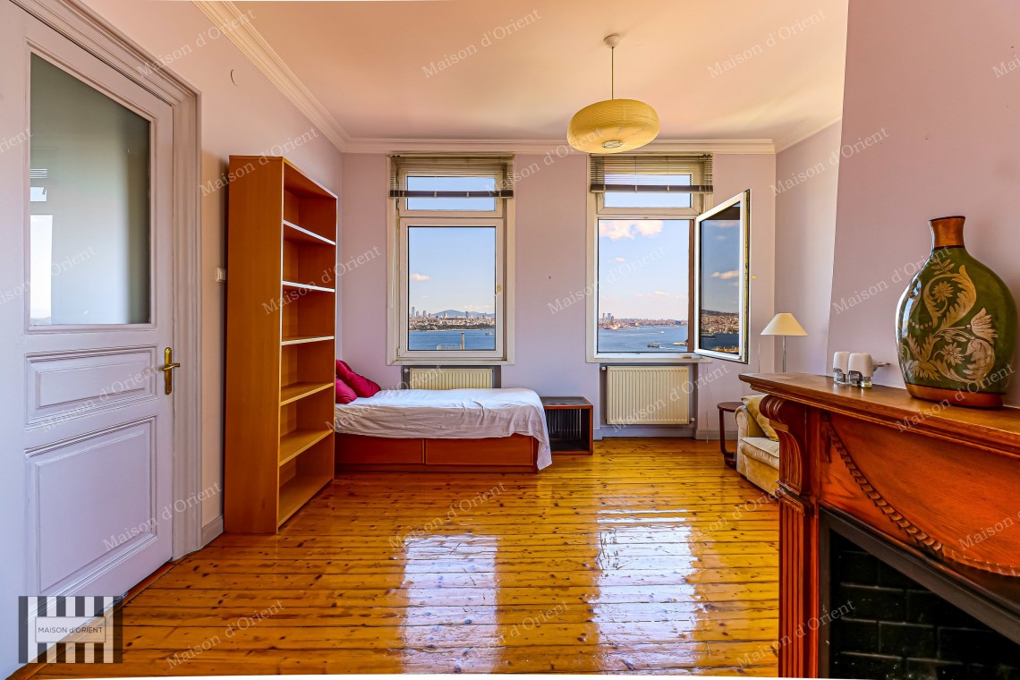 3+1 Flat for Sale with Panoramic View in Historical Building, Galata