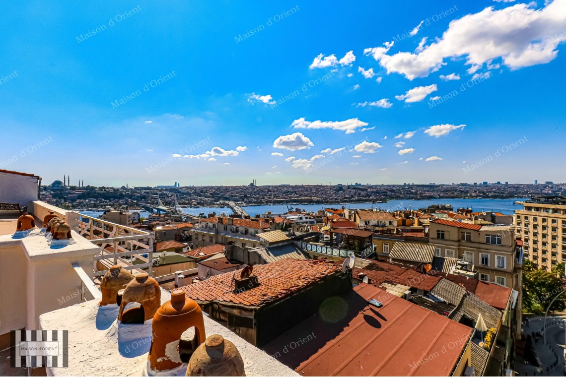 3+1 Flat for Sale with Panoramic View in Historical Building, Galata