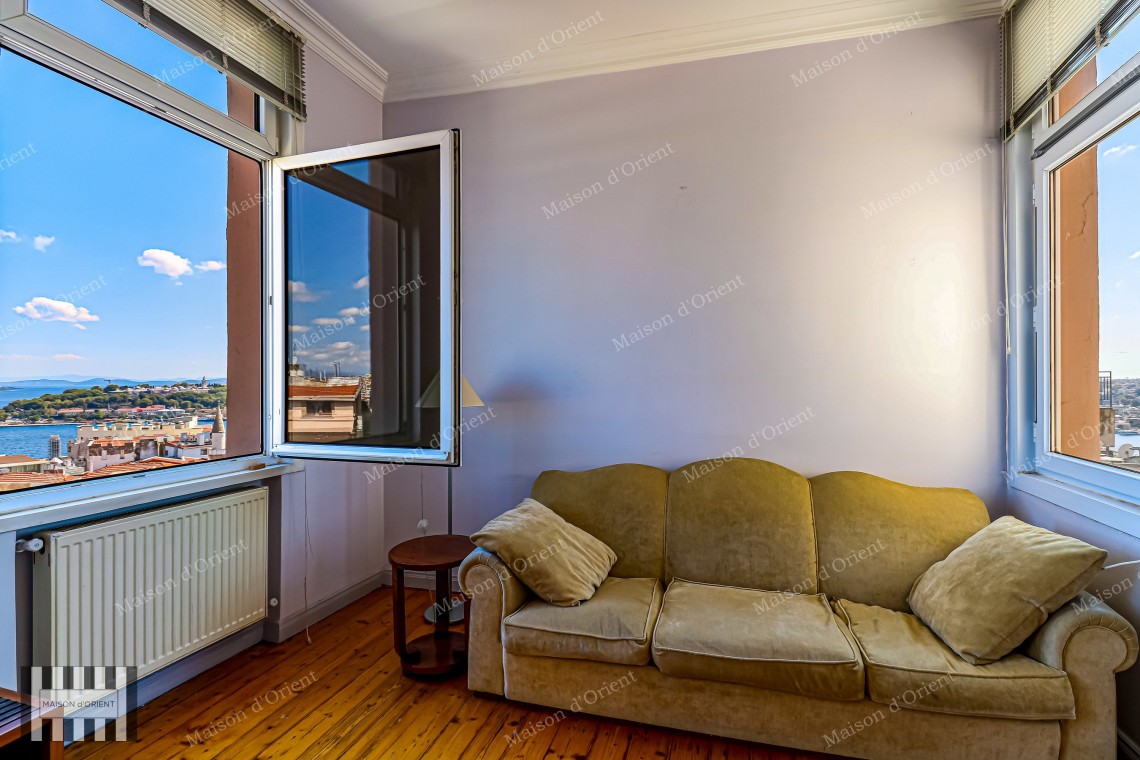 3+1 Flat for Sale with Panoramic View in Historical Building, Galata
