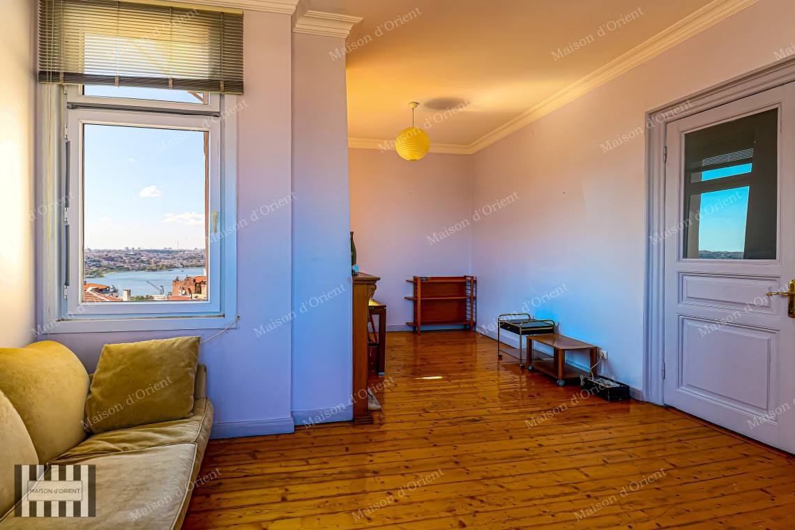 3+1 Flat for Sale with Panoramic View in Historical Building, Galata