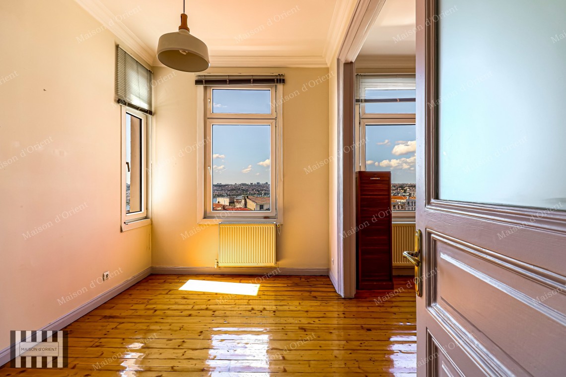 3+1 Flat for Sale with Panoramic View in Historical Building, Galata