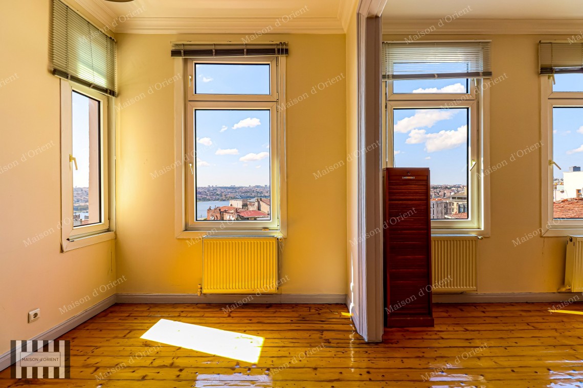 3+1 Flat for Sale with Panoramic View in Historical Building, Galata