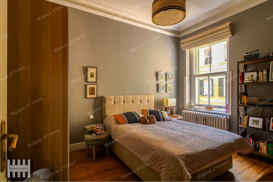 3+2 Flat for Rent with Bosphorus View in Historical Doğan Apartment