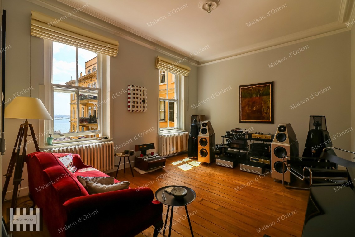 3+2 Flat for Rent with Bosphorus View in Historical Doğan Apartment