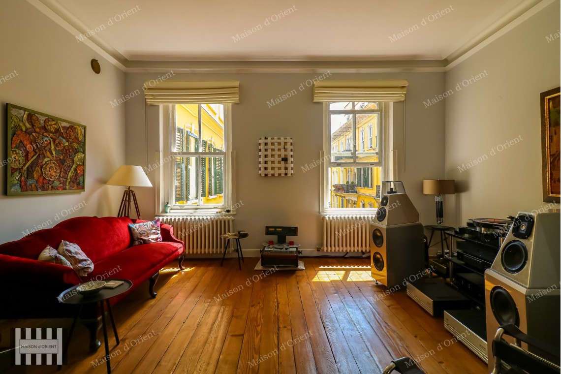 3+2 Flat for Rent with Bosphorus View in Historical Doğan Apartment