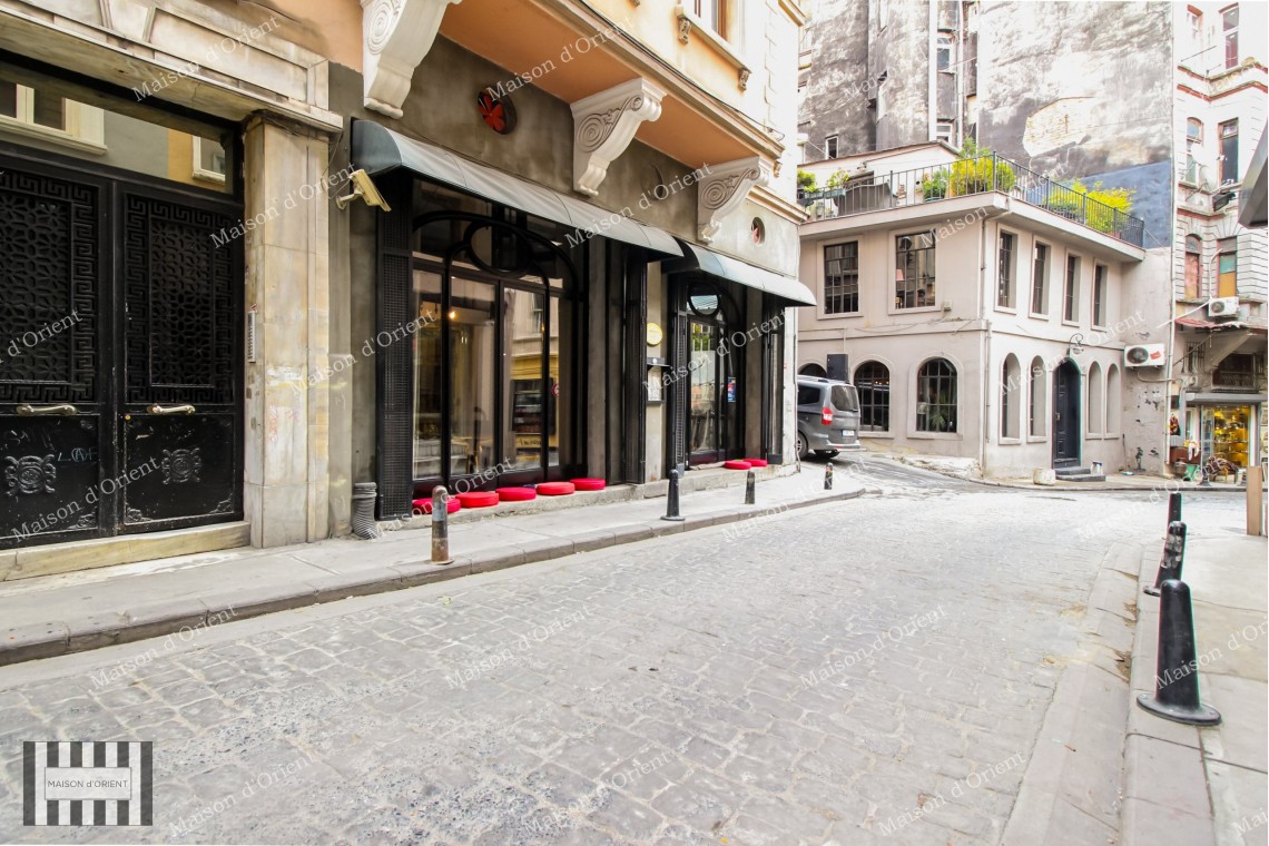 2+1 Flat for Sale with Private Terrace in Historical Building, Çukurcuma 