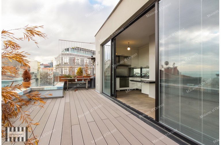 2+1 Flat for Sale with Private Terrace in Historical Building, Çukurcuma 