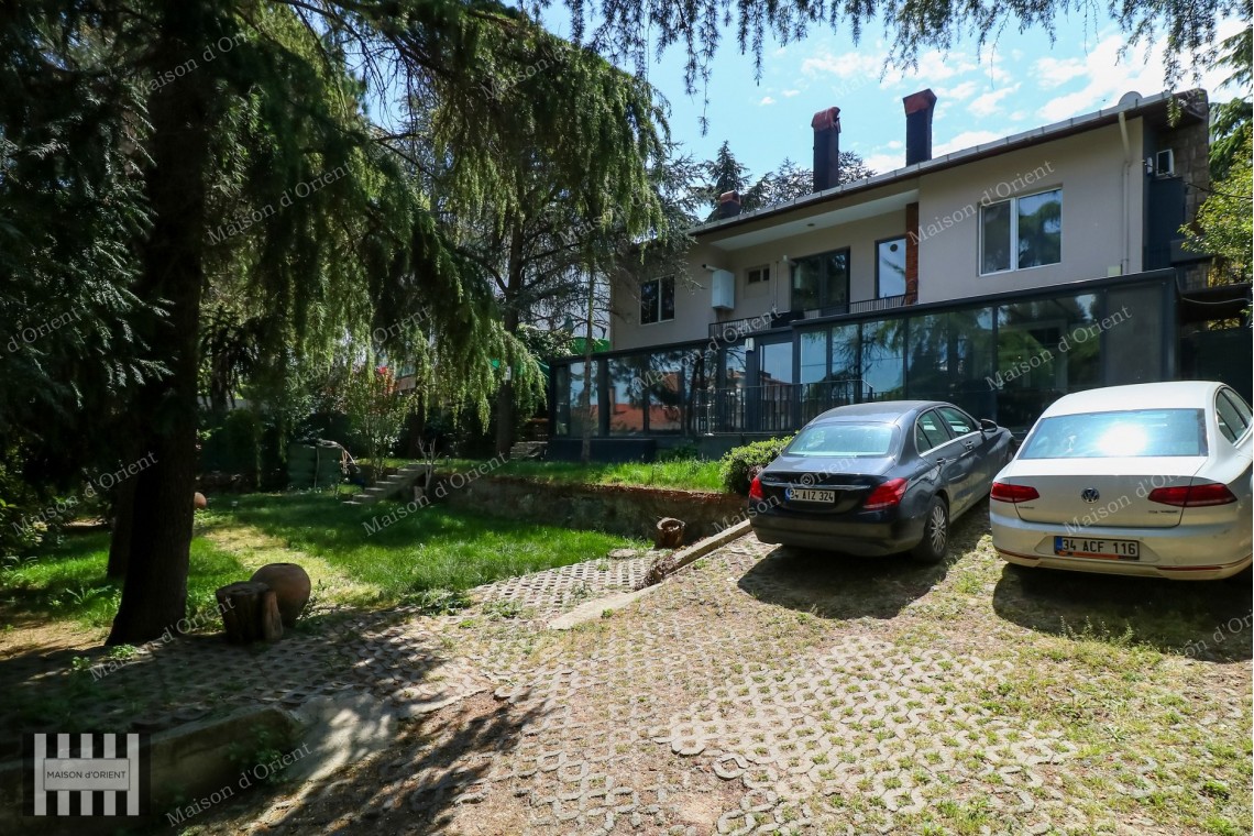 200sqm Office for Rent with Private Garden in Levent