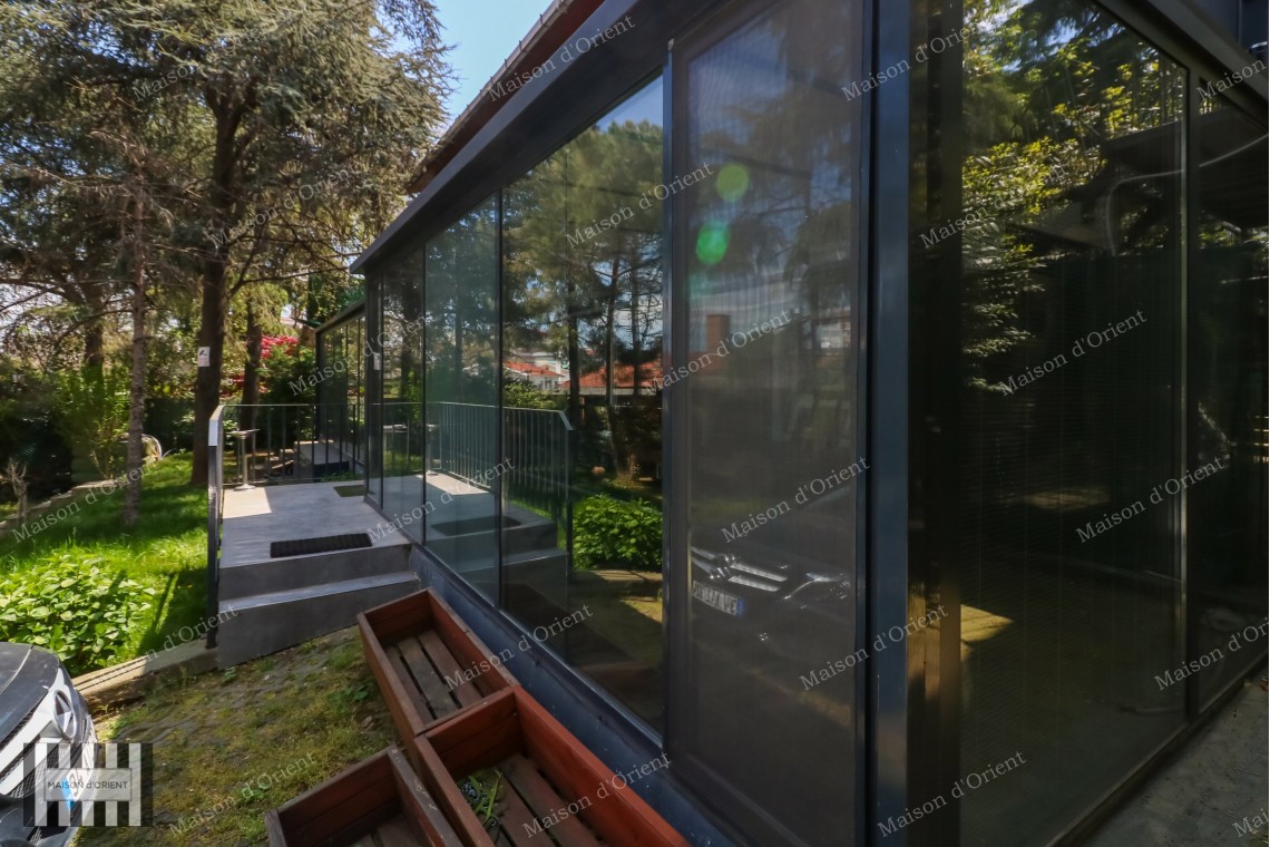 200sqm Office for Rent with Private Garden in Levent