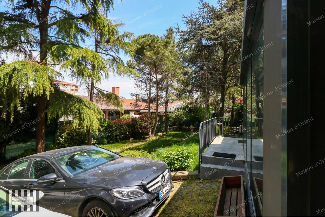 200sqm Office for Rent with Private Garden in Levent