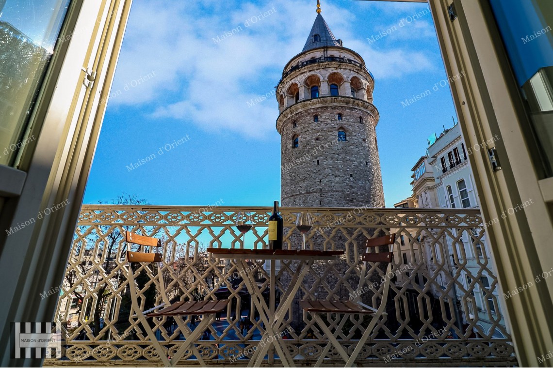 1+1 Flat for Sale in Historical Urgliavich Building in Galata