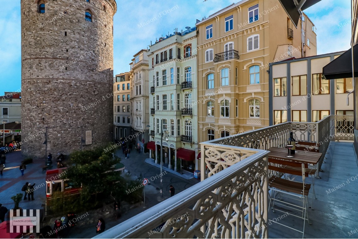 1+1 Flat for Sale in Historical Urgliavich Building in Galata