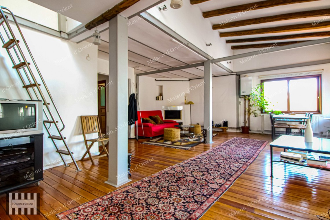 2+1 Rental Apartment in Historical Building, Galata
