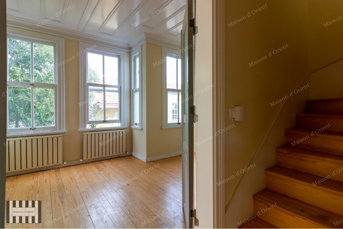 2+1 Rental Detached House with Bosphorus View in Cihangir