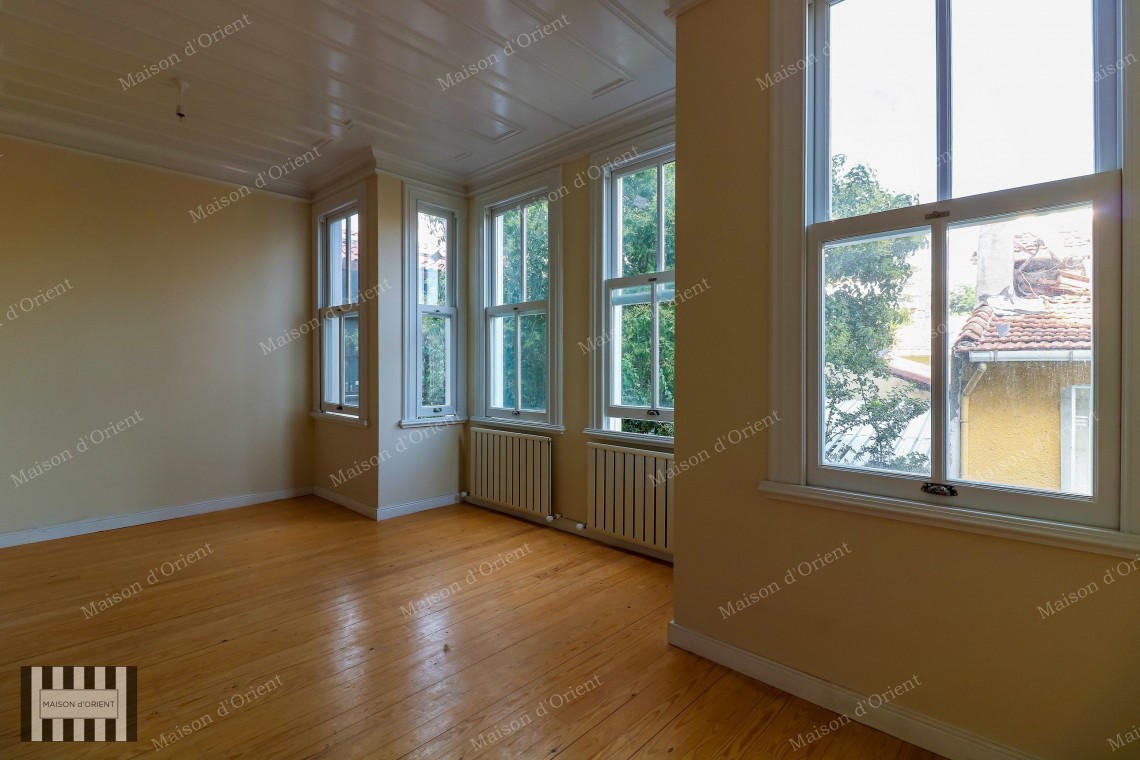 2+1 Rental Detached House with Bosphorus View in Cihangir