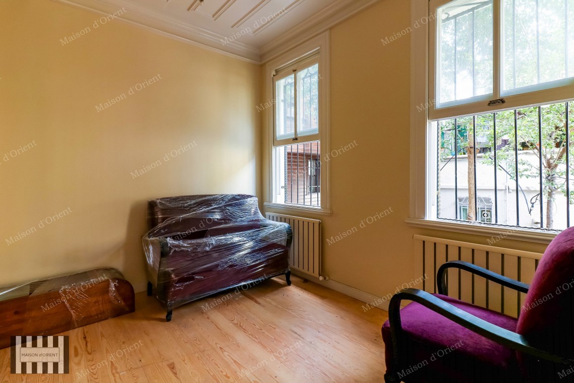 2+1 Rental Detached House with Bosphorus View in Cihangir