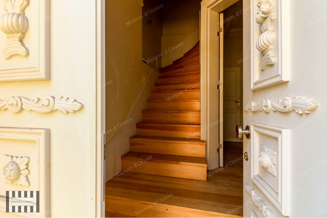 2+1 Rental Detached House with Bosphorus View in Cihangir