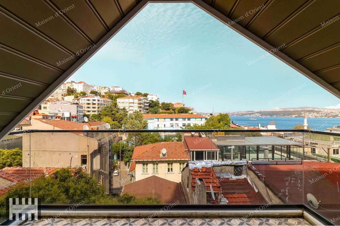 2+1 Rental Detached House with Bosphorus View in Cihangir