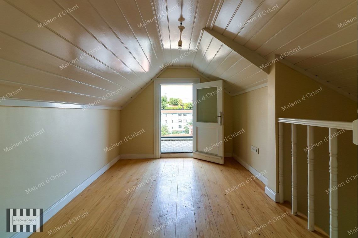 2+1 Rental Detached House with Bosphorus View in Cihangir