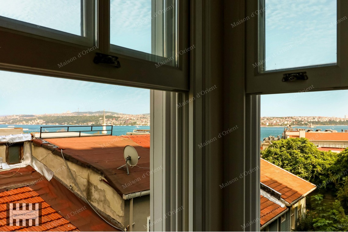 2+1 Rental Detached House with Bosphorus View in Cihangir