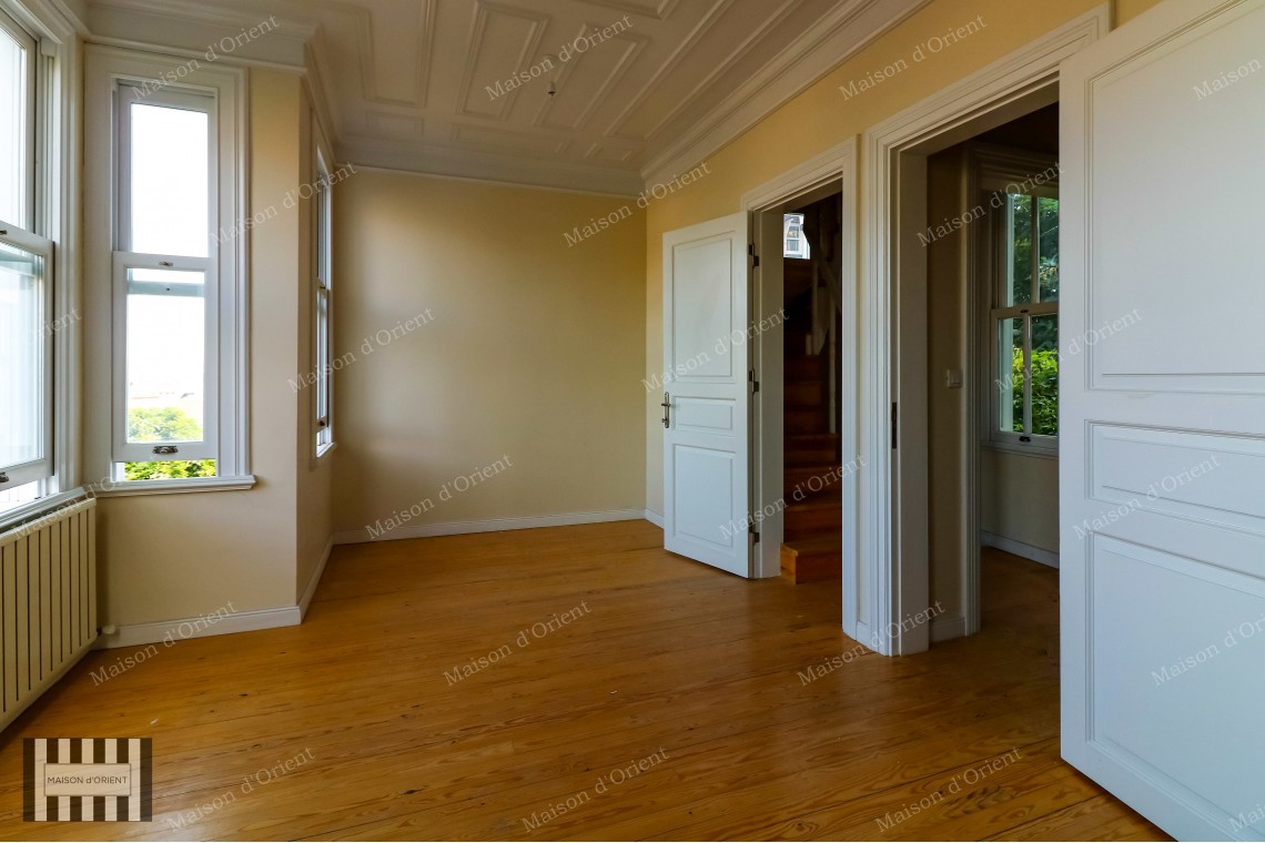 2+1 Rental Detached House with Bosphorus View in Cihangir