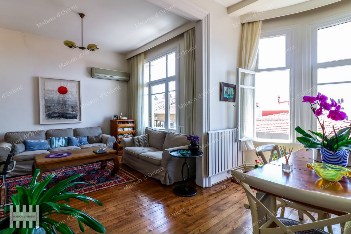  2+1 Rental Flat in Historical Building, Cihangir