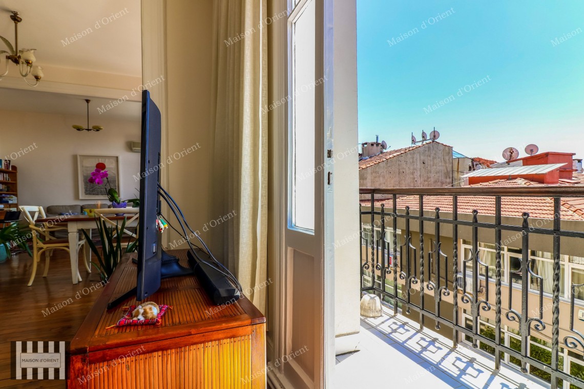 2+1 Rental Flat in Historical Building, Cihangir