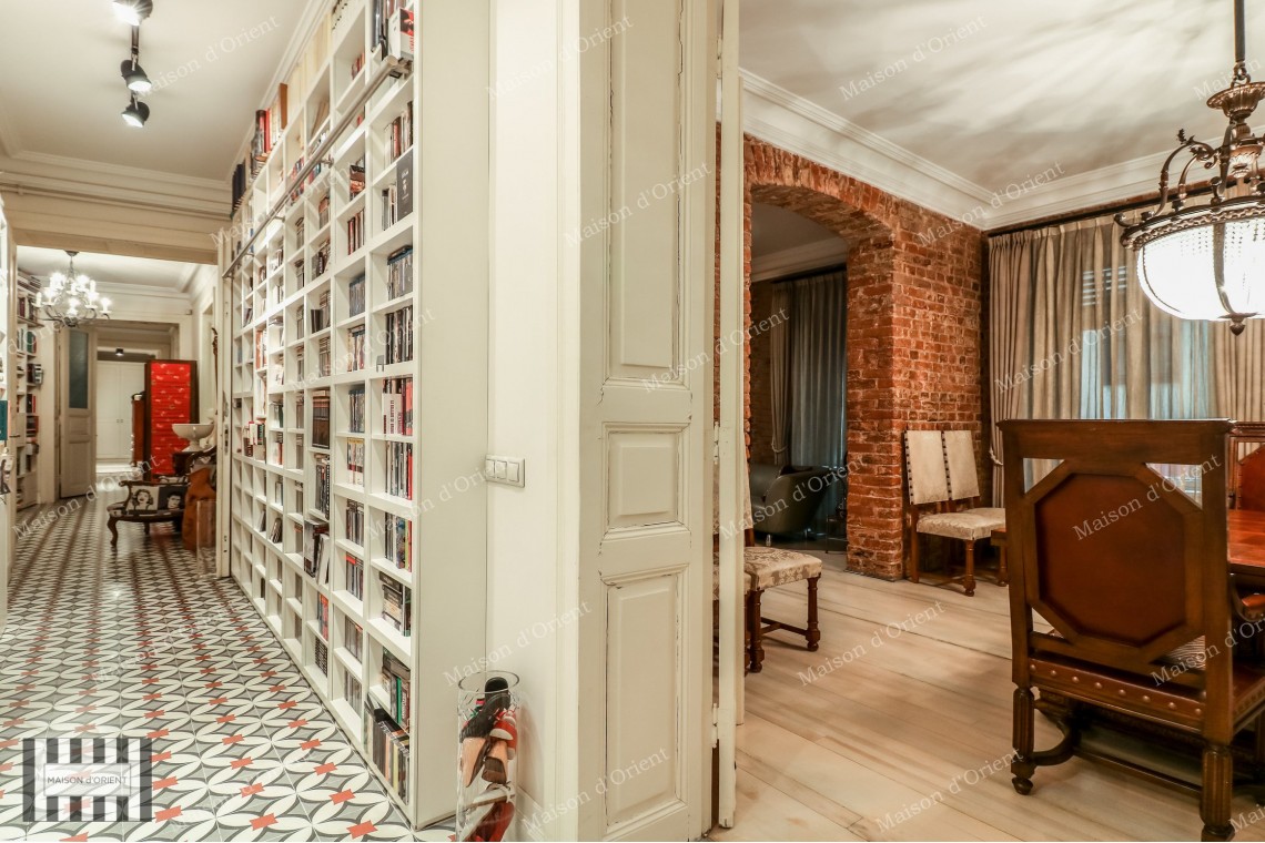 Tarihi Doğan Apartmanı'nda Satılık 3+1 Daire