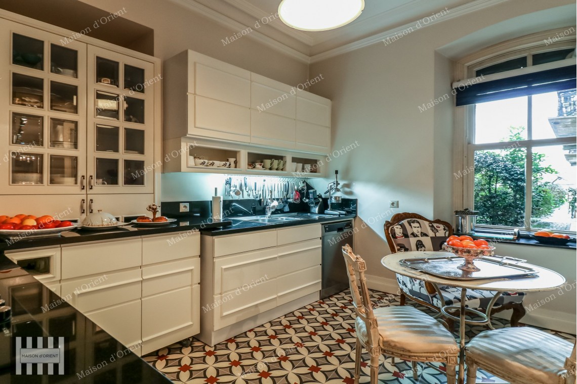 Tarihi Doğan Apartmanı'nda Satılık 3+1 Daire