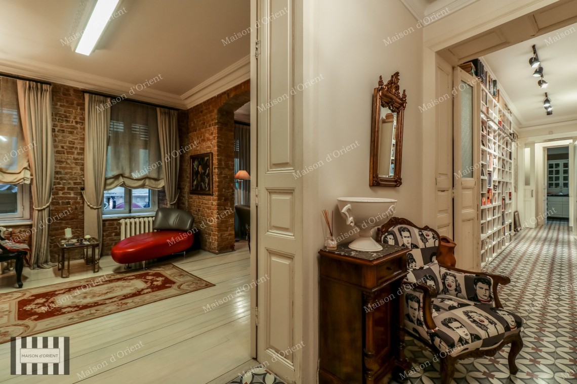 Tarihi Doğan Apartmanı'nda Satılık 3+1 Daire