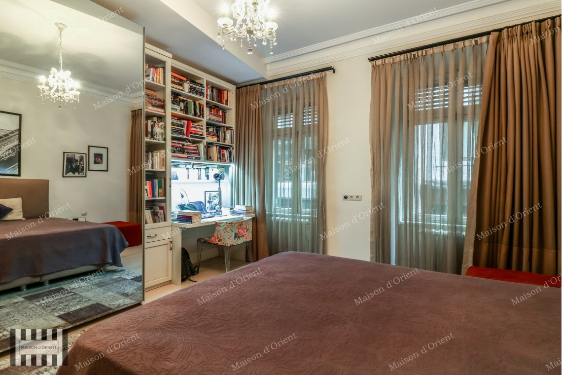 Tarihi Doğan Apartmanı'nda Satılık 3+1 Daire
