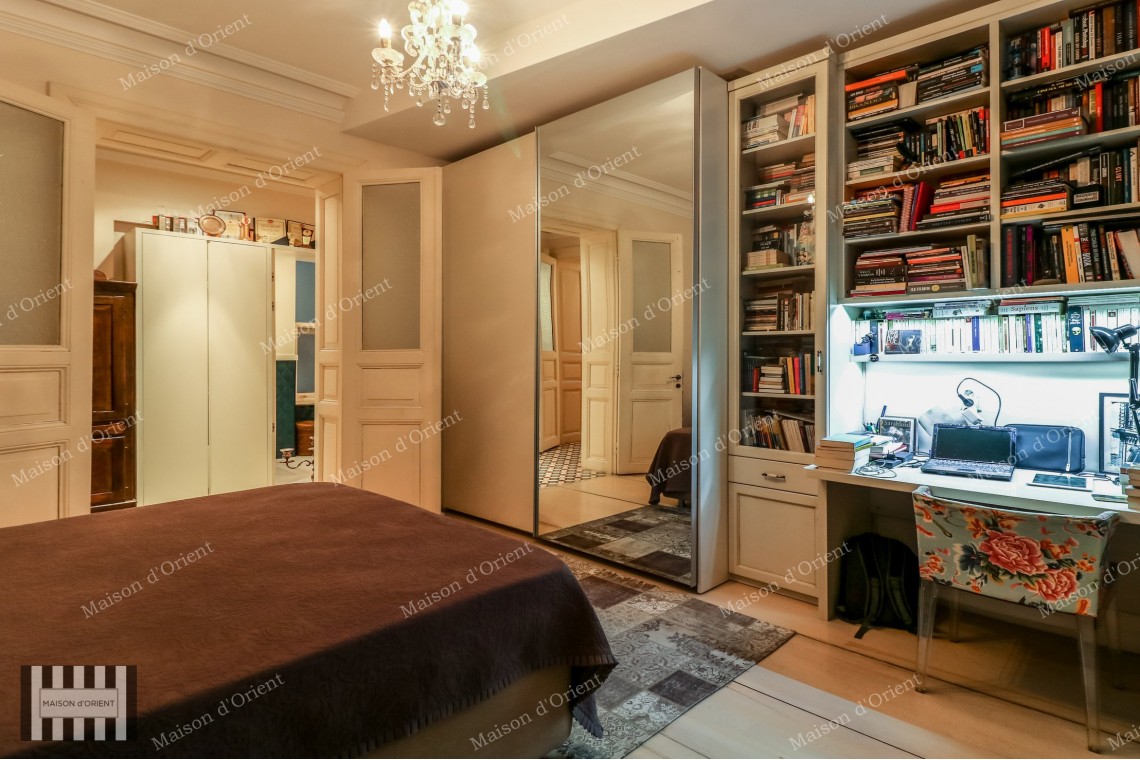 Tarihi Doğan Apartmanı'nda Satılık 3+1 Daire