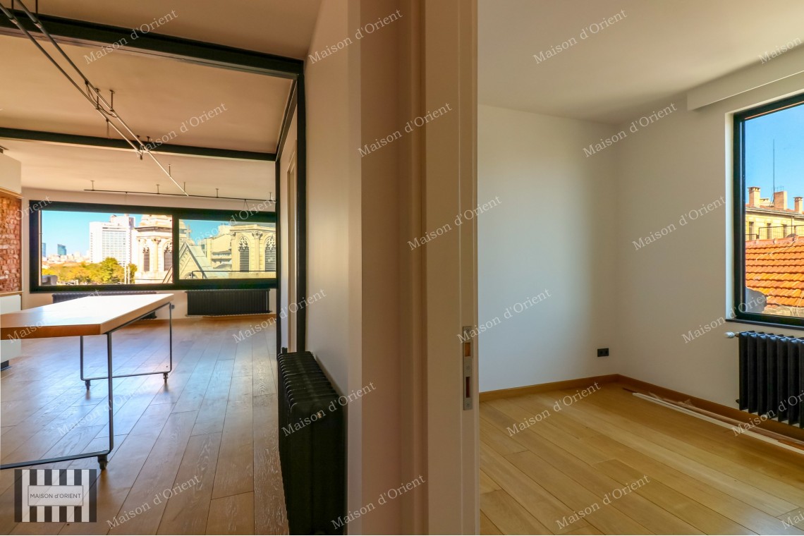 Fully Renovated 2+1 Rental Flat in Taksim