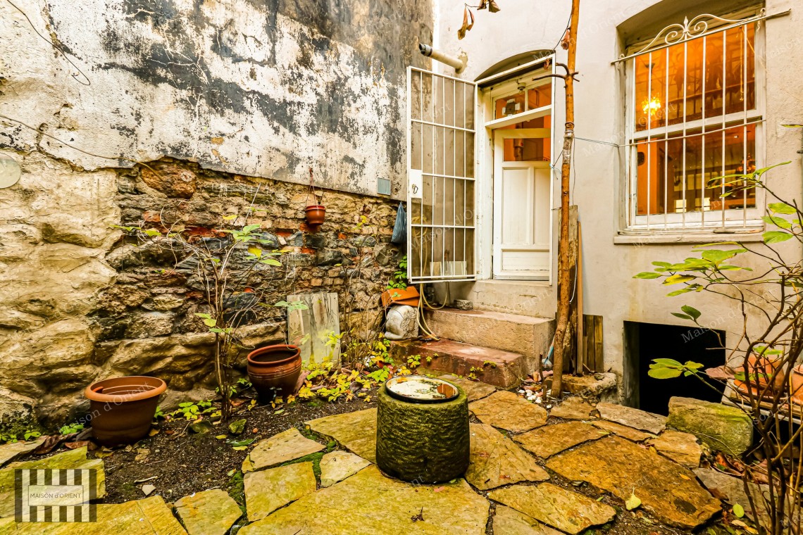 2+1 Historical House for Sale with Private Garden in Aynalı Çeşme